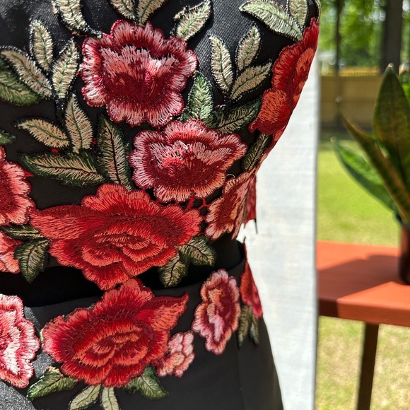 NWT!JANIQUE Elegant 2 Piece Black Embroidered/Floral Off-Shoulder Mermaid Dress - Picture 9 of 10